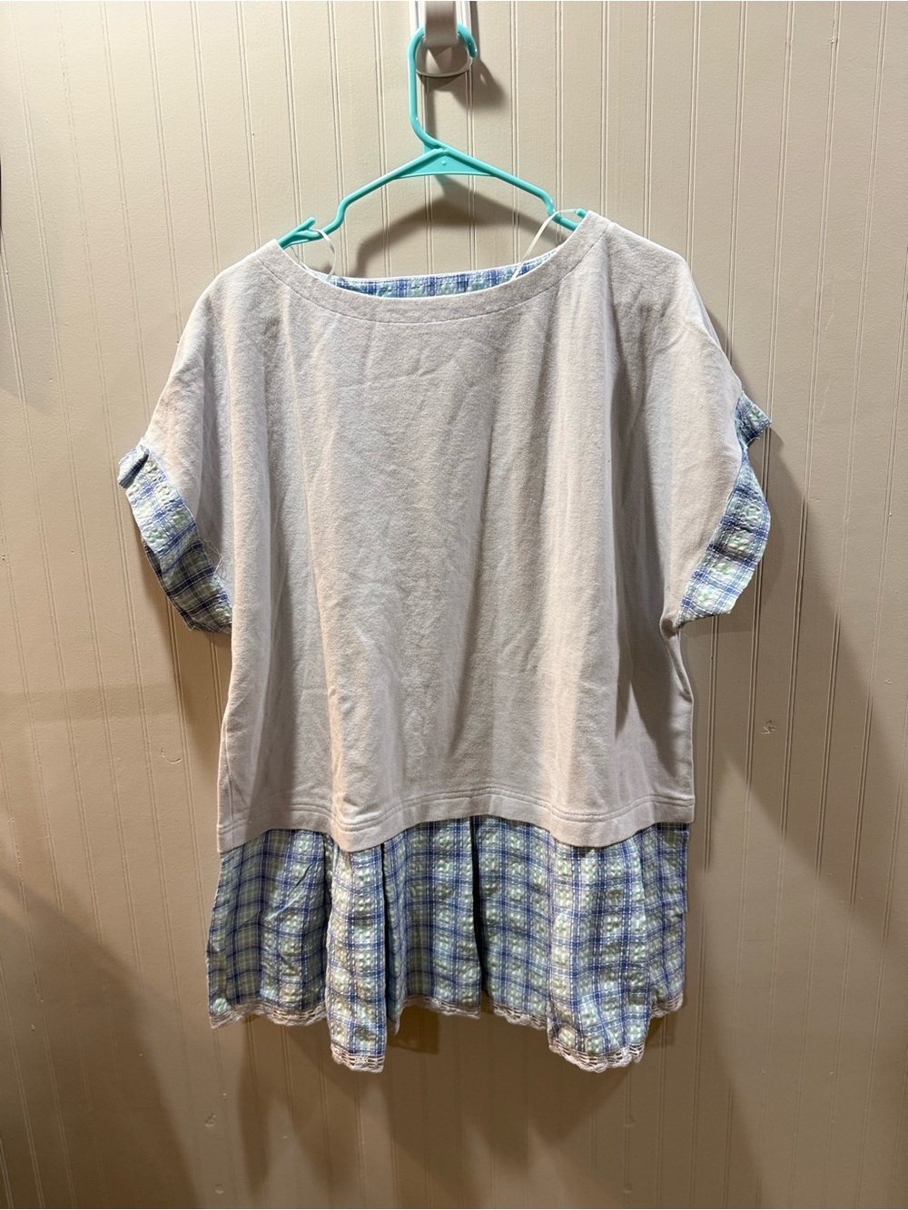 NWOT Fantastic Fawn Short Sleeve Top in Light Gray with Blue Plaid Trim